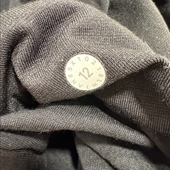 Lululemon Every Moment Short 3.5” - Picture 8 of 8